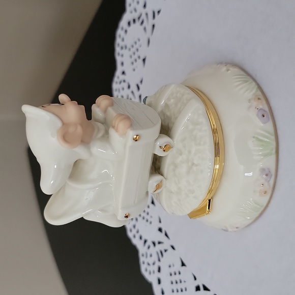 Disney Treasures Box - Picture 6 of 8